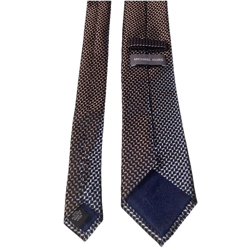Michael Kors Men's 100% Silk Neck Tie Gray &Silver‎ Geometric 58